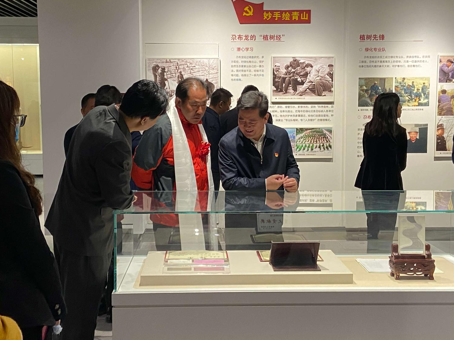 时代楷模尕布龙纪念馆开馆!