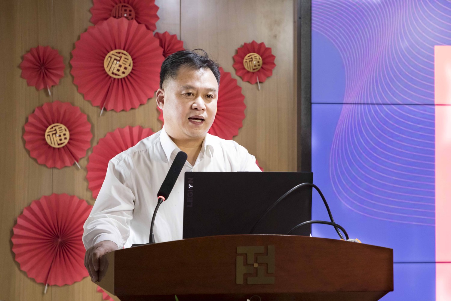 艳,设计部负责人李建峰,工程管理部负责人肖驰,龙汶工厂负责人王兴稳